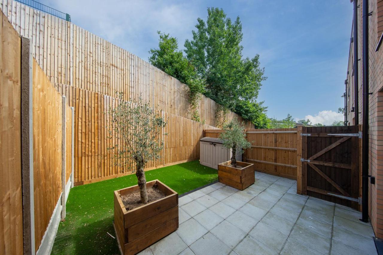 Cozen Villa Edgware Exterior photo